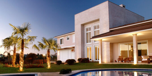 Luxury & Spacious Villa